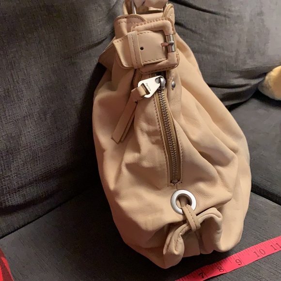Gorgeous buttery leather hobo bag - Picture 3 of 9
